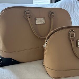 NY Collection Tan Travel Bag Set